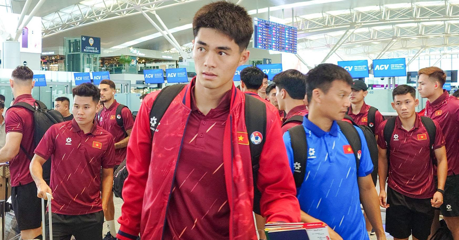 Vietnam lands in Indonesia ahead of decisive ASEAN Cup clash