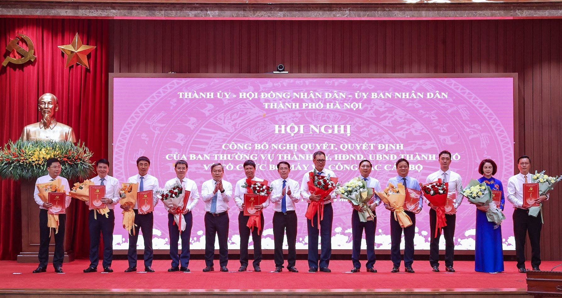 Hanoi appoints new heads of key municipal departments
