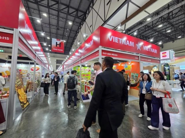 Exporters urge to rethink trade fair strategy as competition intensifies