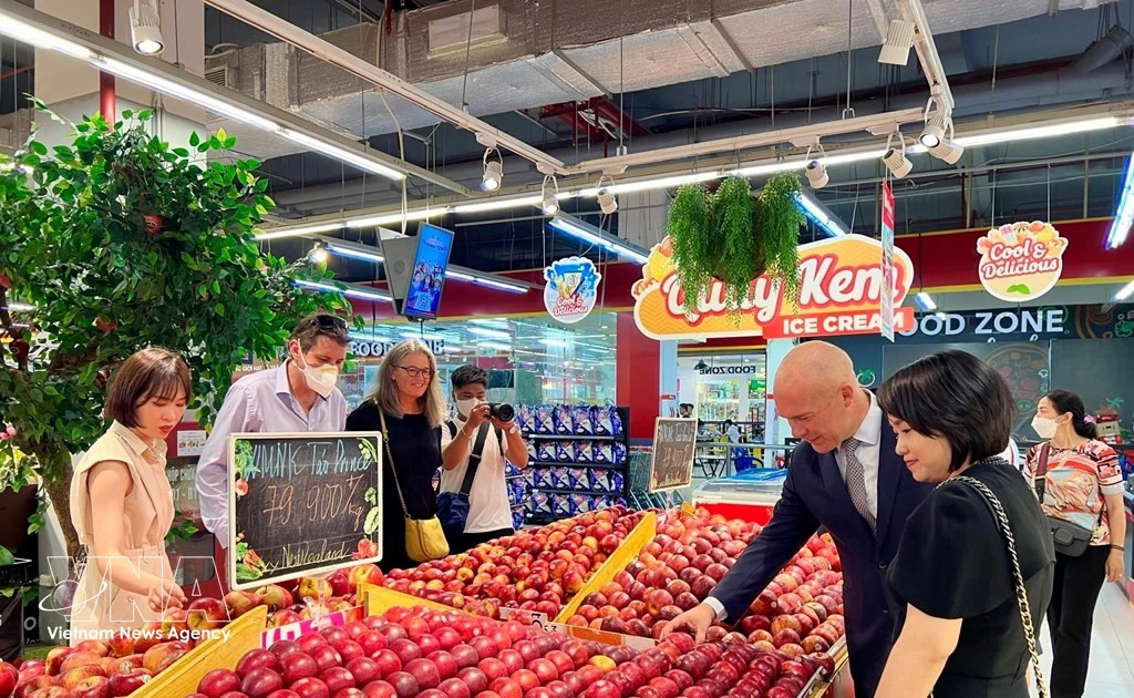 Vietnamese consumers develop taste for Australian, New Zealand fruit