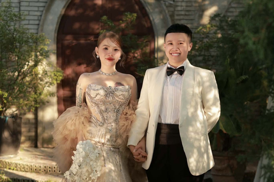 LGBT couple gifted gold, land-use right certificates at wedding ceremony