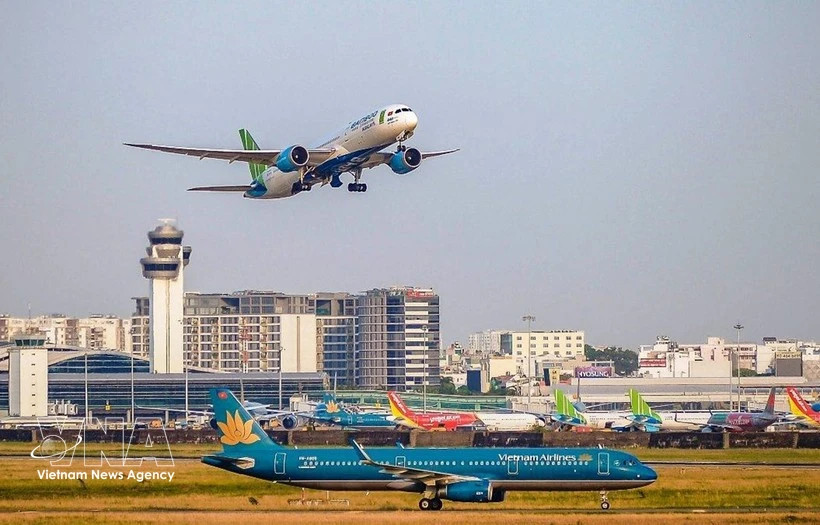 Tan Son Nhat temporarily restricts flights after UAV sighting