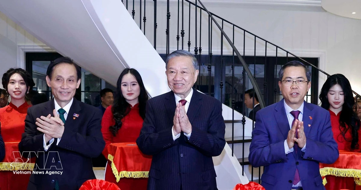 Top leader attends inauguration of VN House, meets VN community in Australia