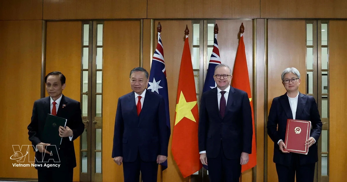 Vietnamese, Australian leaders witness exchange of cooperation documents