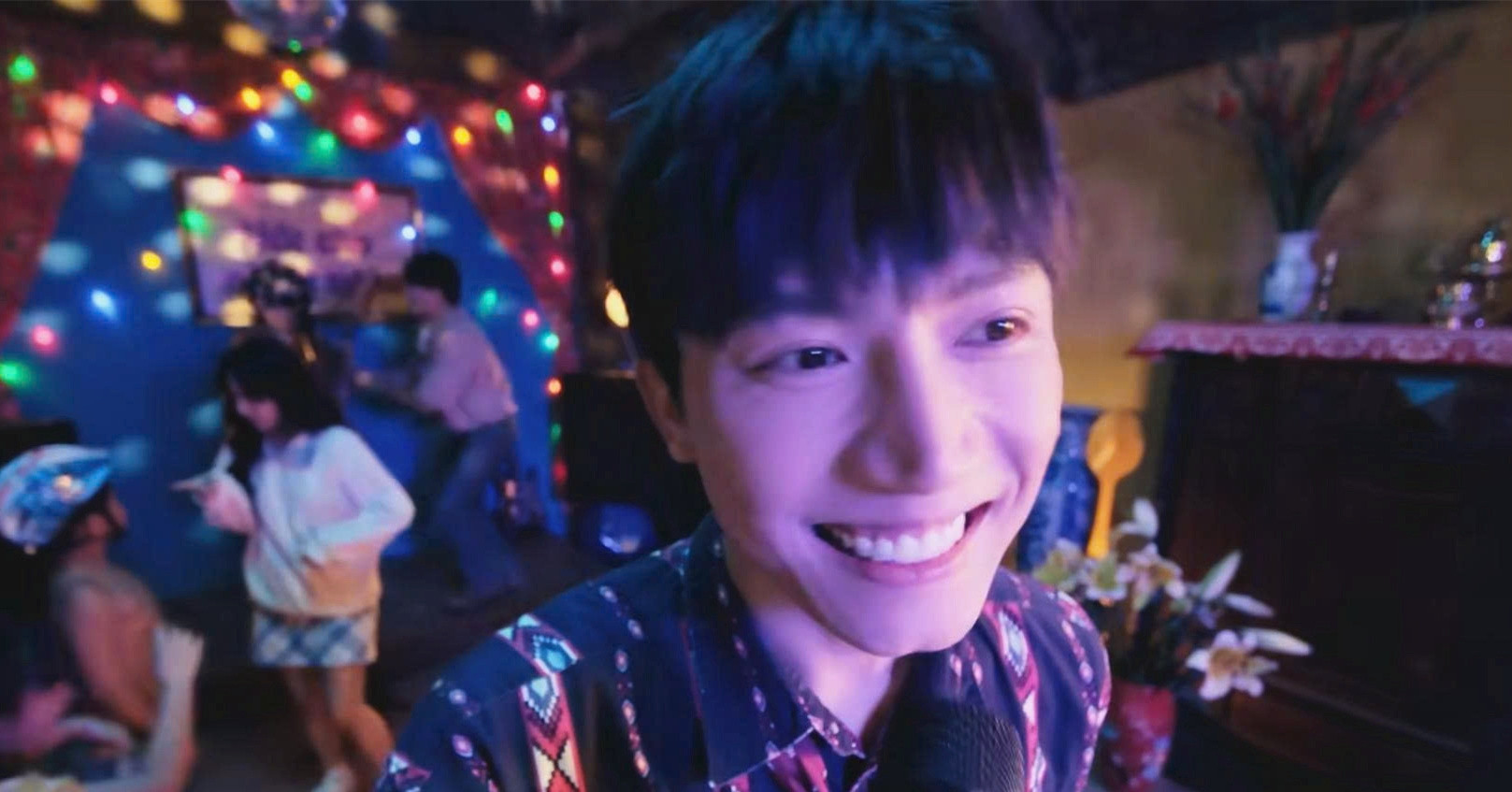 Can karaoke bars avoid copyright risks by using YouTube?
