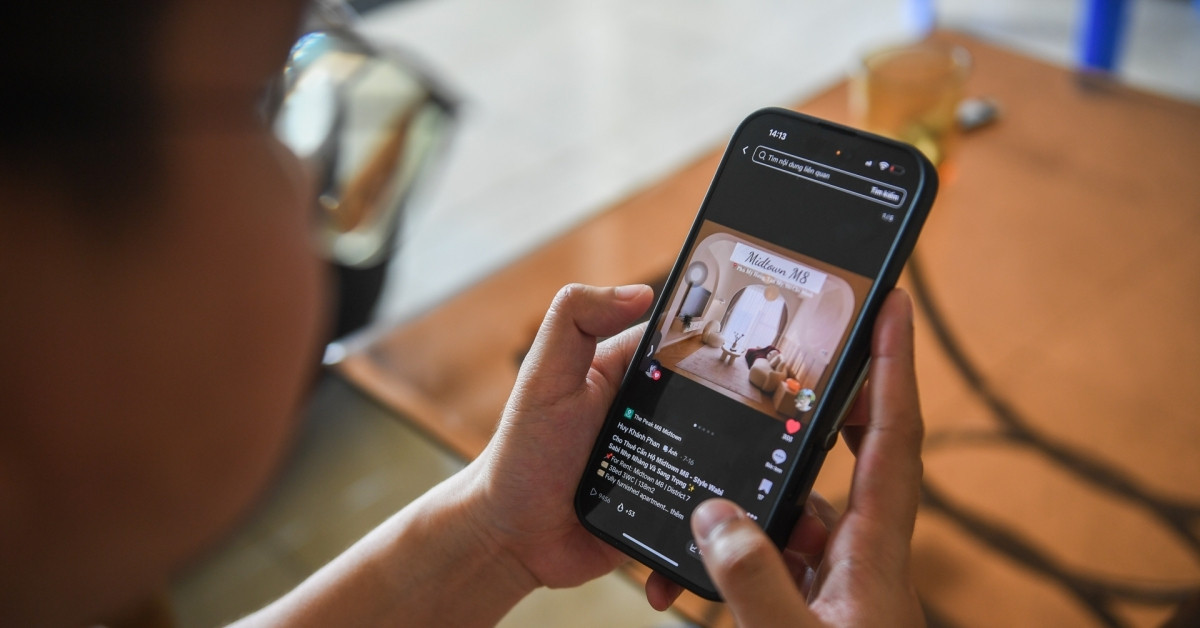 Endless scrolling grips young Vietnamese as AI videos surge