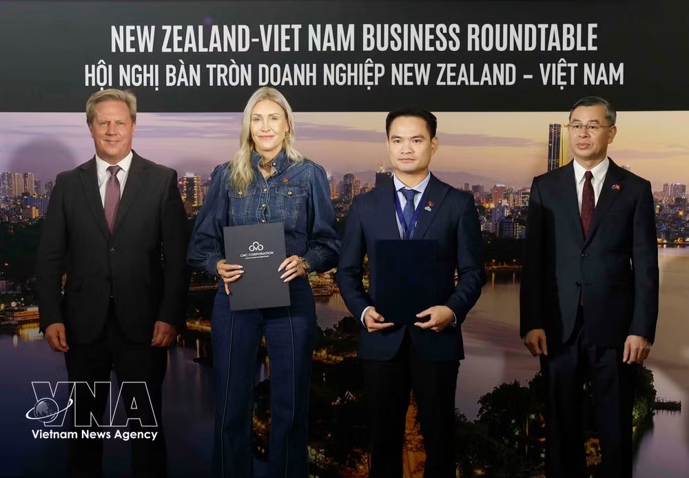 vnanet-trao-cac-thoa-thuan-hop-tac-giua-doanh-nghiep-hai-nuoc-anh-ttxvn.jpg
