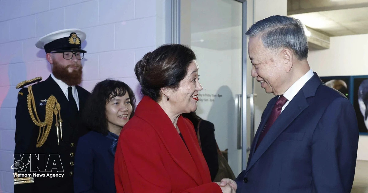 Vietnamese leader, New Zealand Governor-General visit Auckland photo exhibition