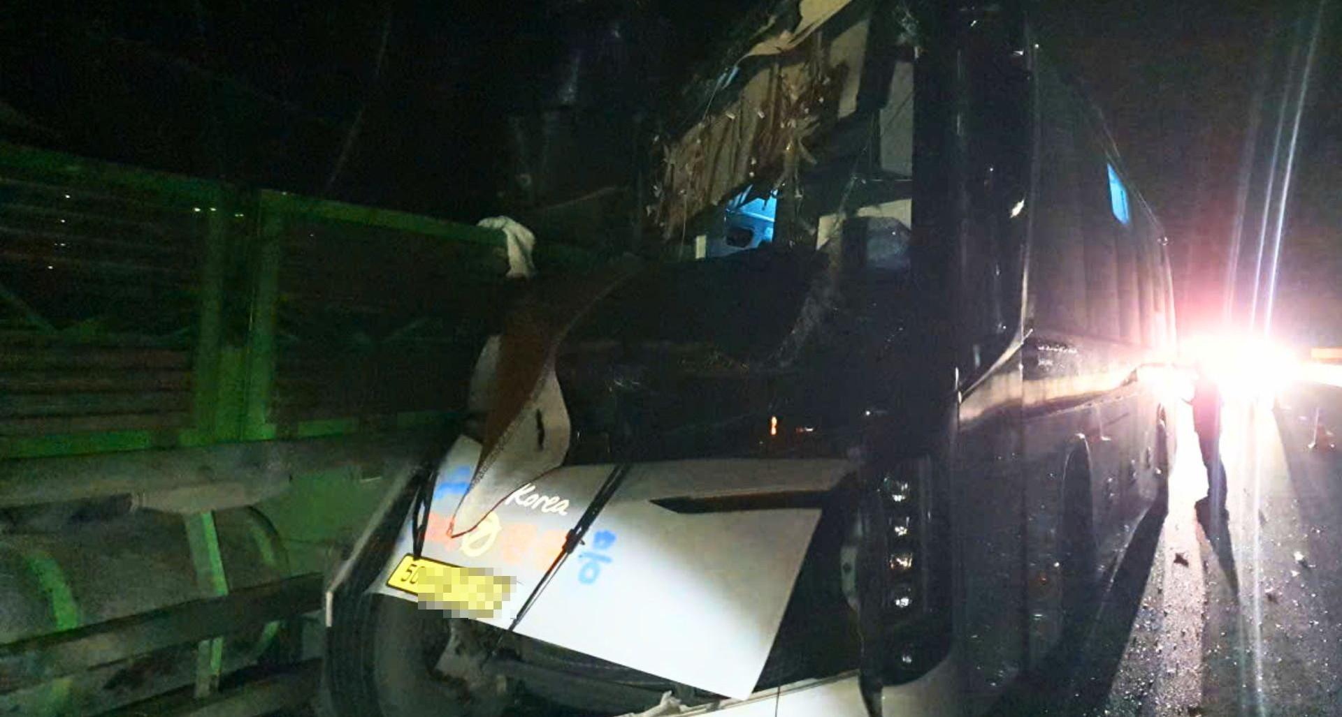 Russian tourist killed after bus hits truck on Vietnam expressway