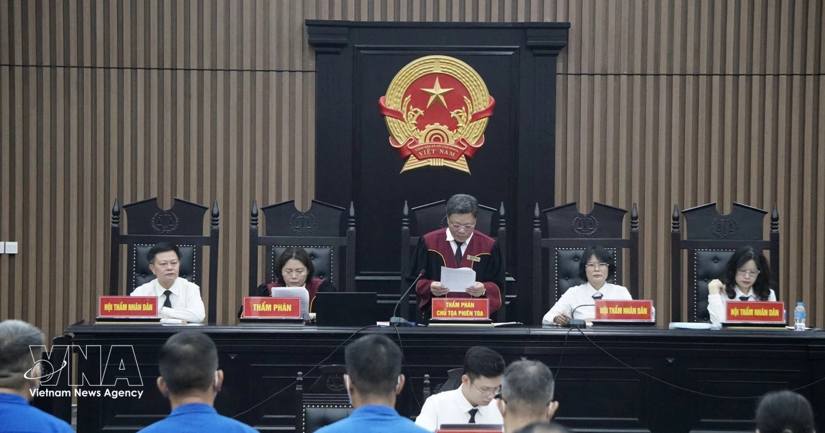 Former Deputy Minister Nguyen Ba Hoan, 27 others stand trial in bribery case