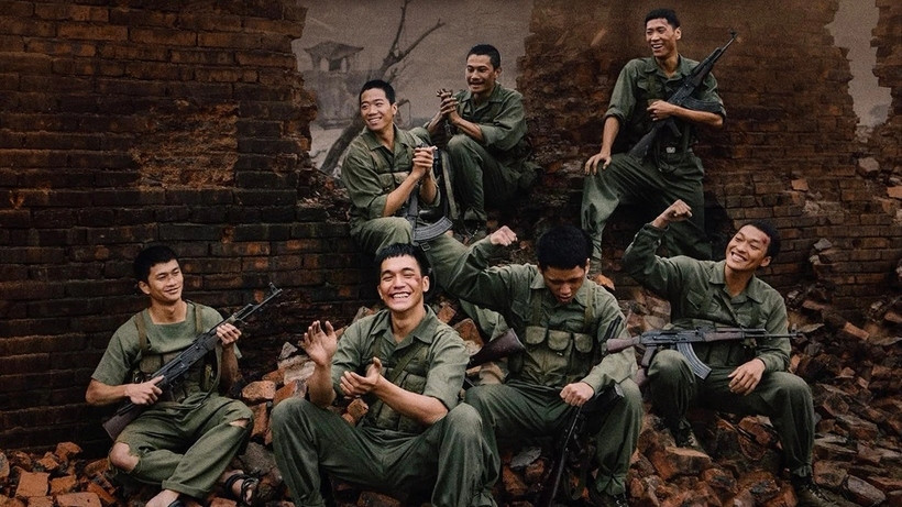Phim truyện điện ảnh “Mưa đỏ” do Nghệ sỹ Ưu tú Đặng Thái Huyền đạo diễn, Điện ảnh Quân đội nhân dân (Hội Điện ảnh Việt Nam) sản xuất có doanh thu vượt 700 tỷ đồng, cao nhất lịch sử điện ảnh Việt Nam . Ảnh: NSX/TTXVN phát