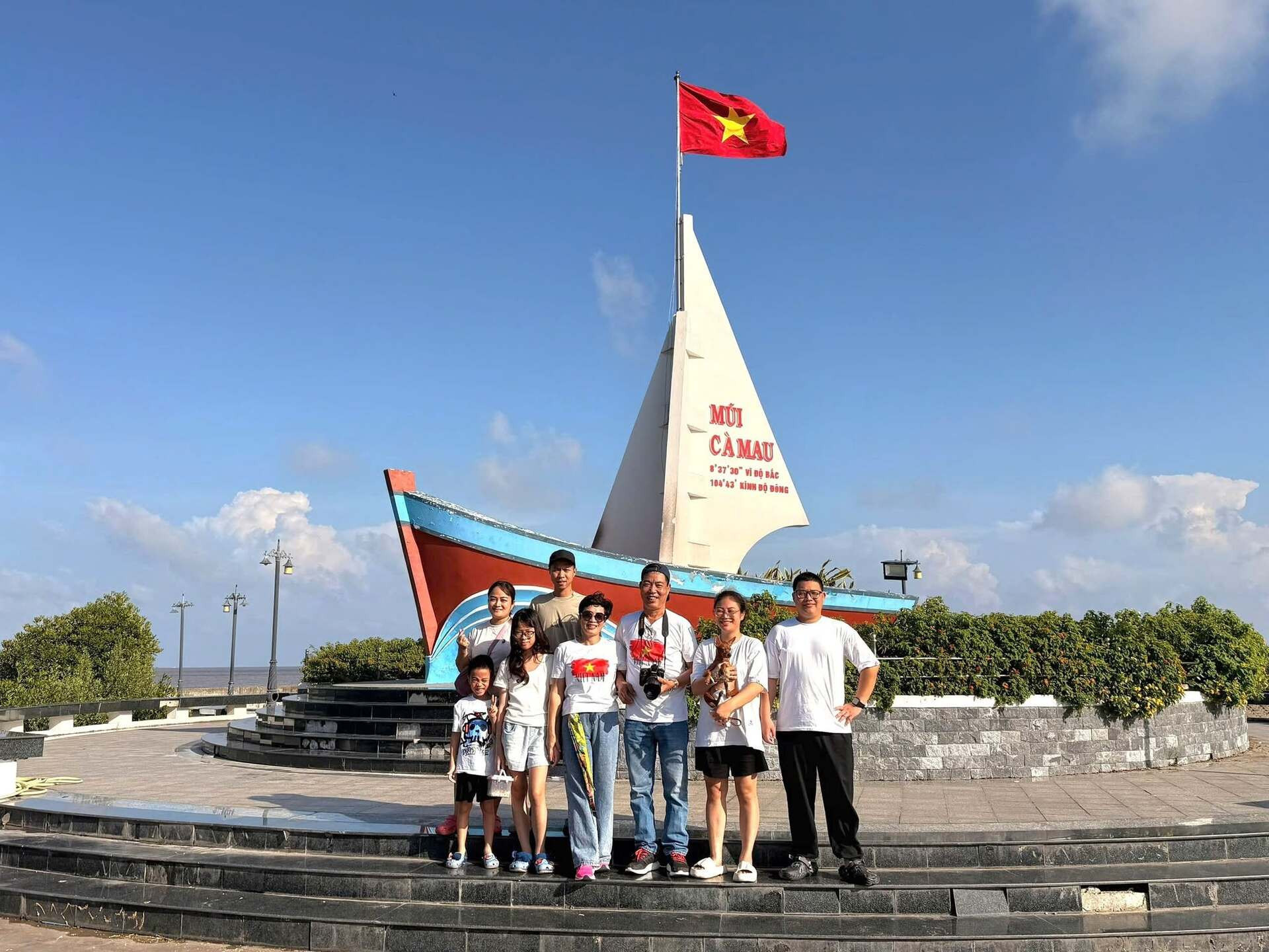 lai xe xuyen Viet.jpg