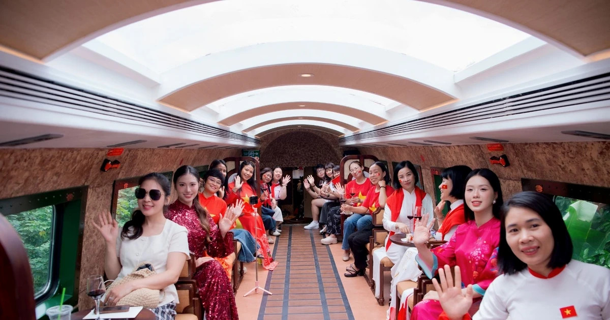 Hanoi's ‘Five City Gates’ train carries nearly 100,000 passengers in first year