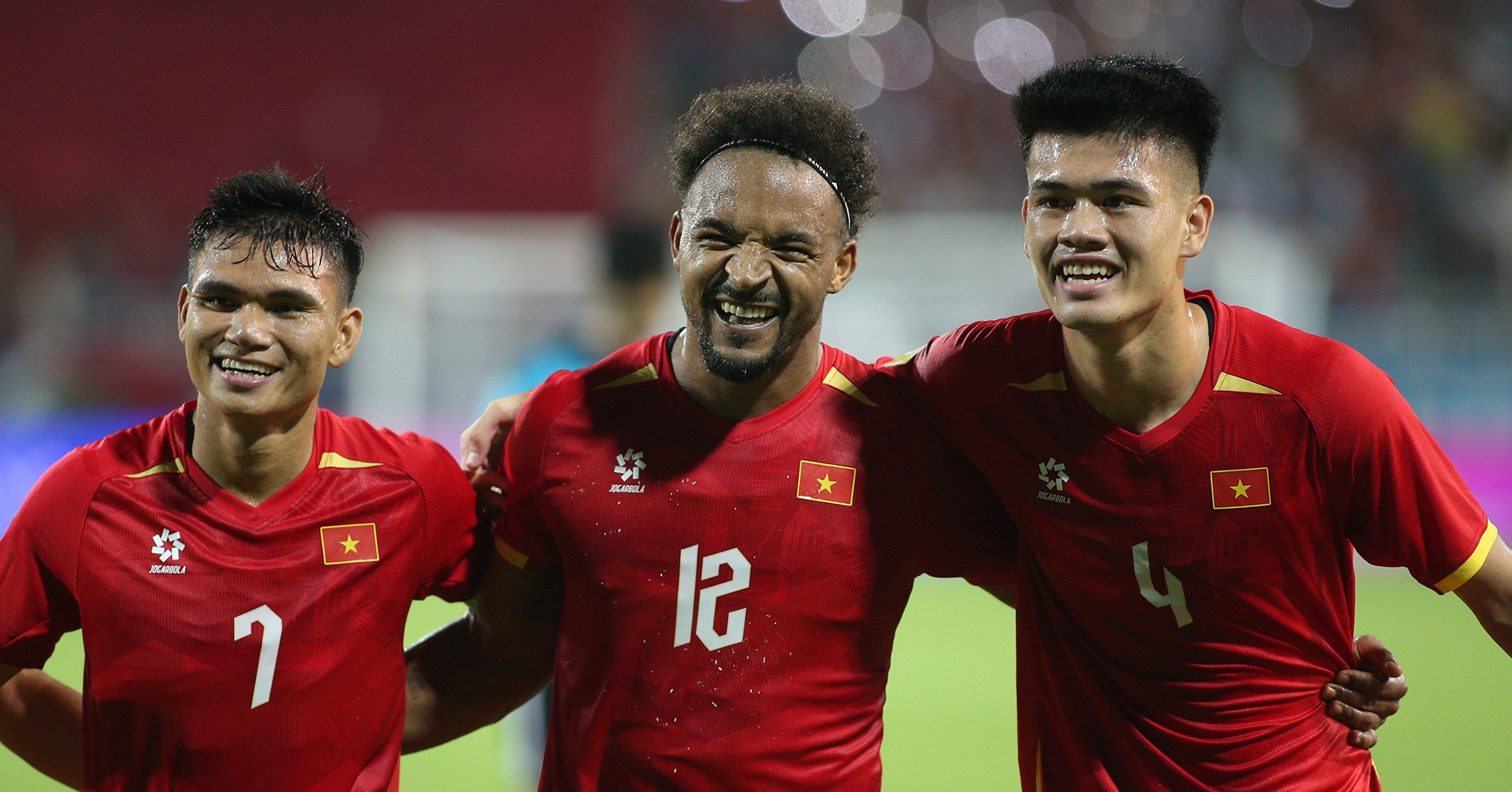 Xuan Son double sends Vietnam into dream final against Thailand