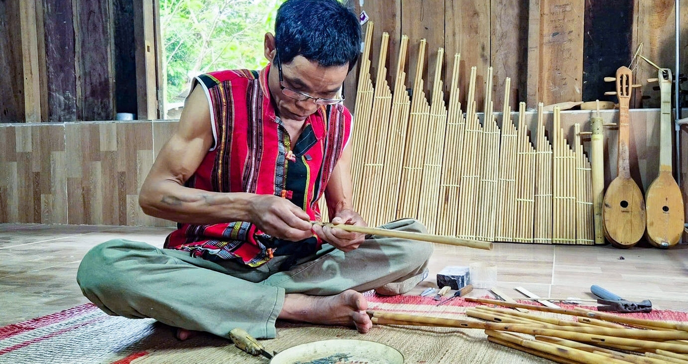 The craftsman preserving ancient sounds in Truong Son