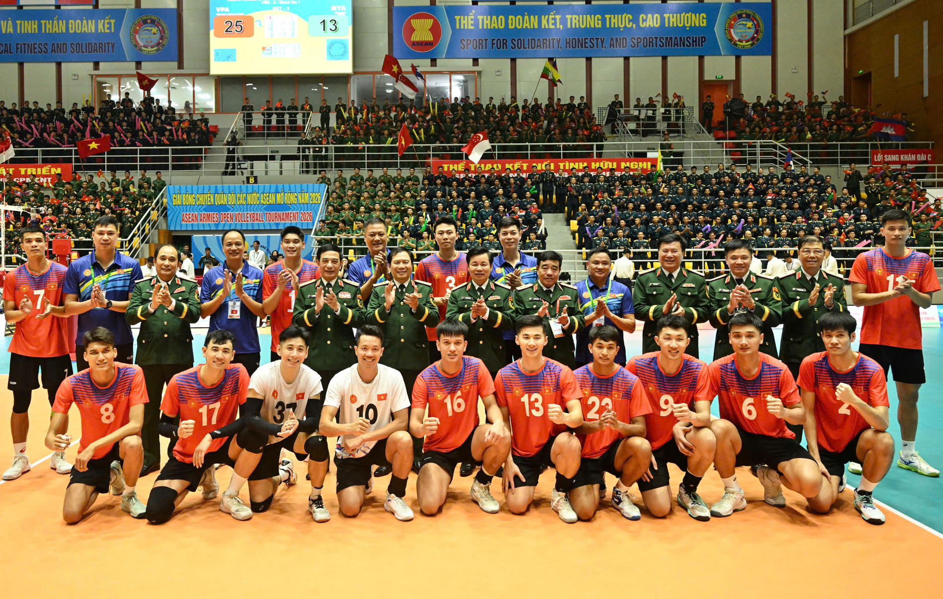 bong chuyen quan doi 1.jpg