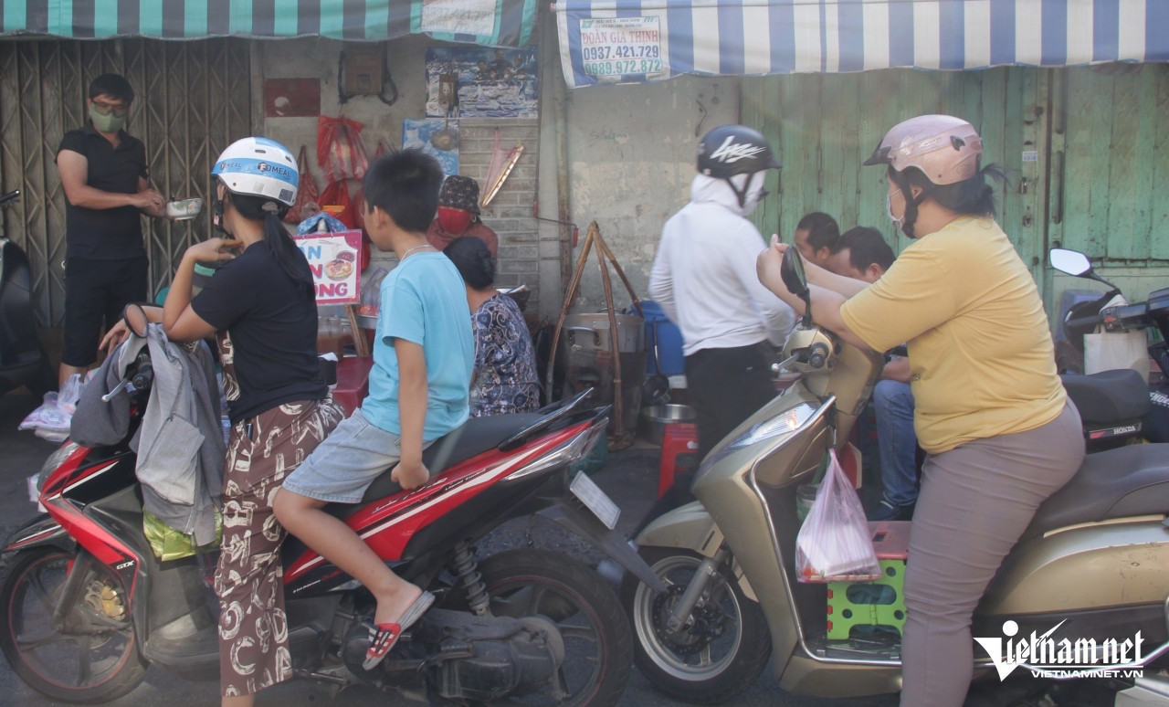 https://static-images.vnncdn.net/vps_images_publish/000001/000003/2026/8/15/w-am-thuc-11jpg-935.jpg