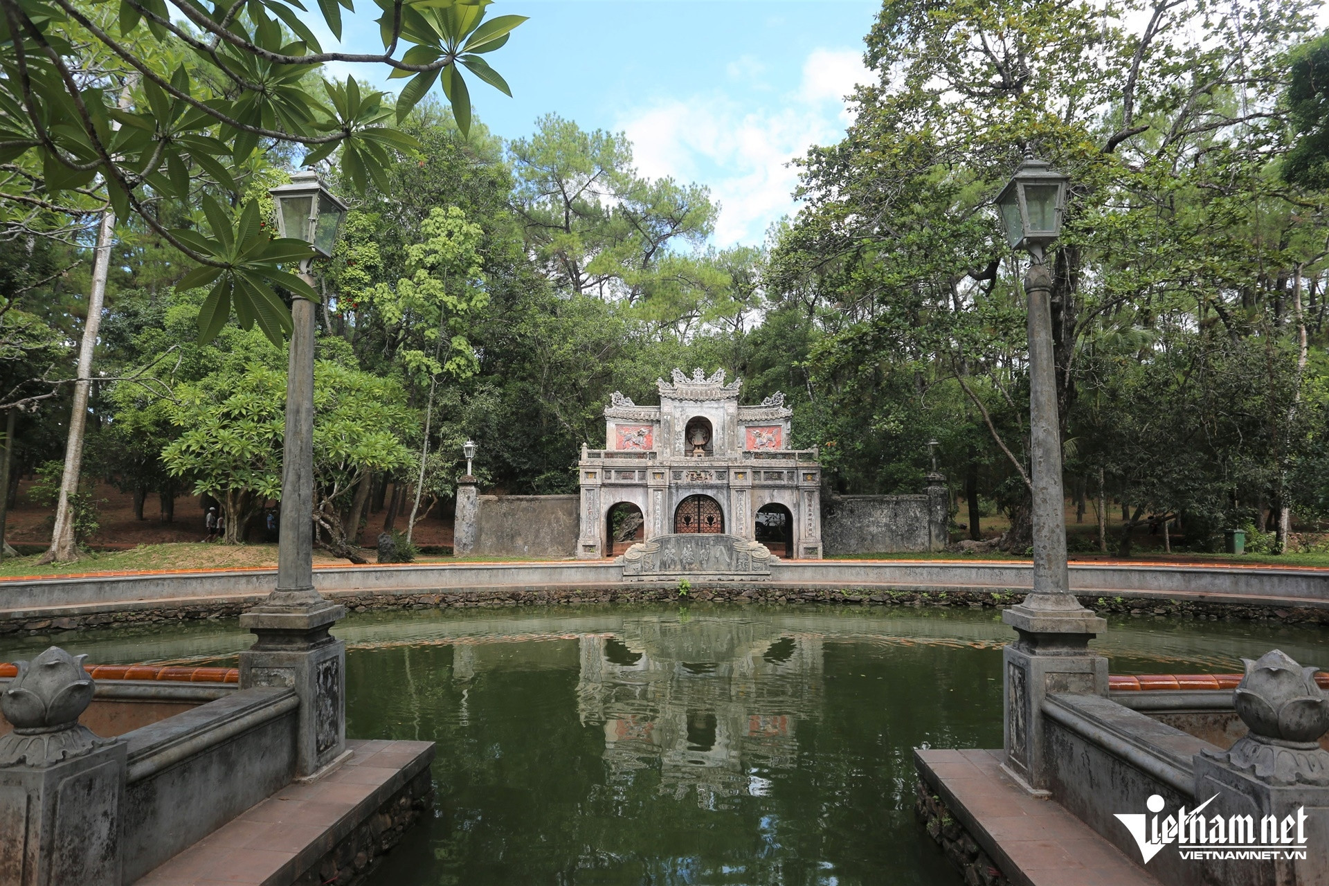 hue pagoda1.jpg