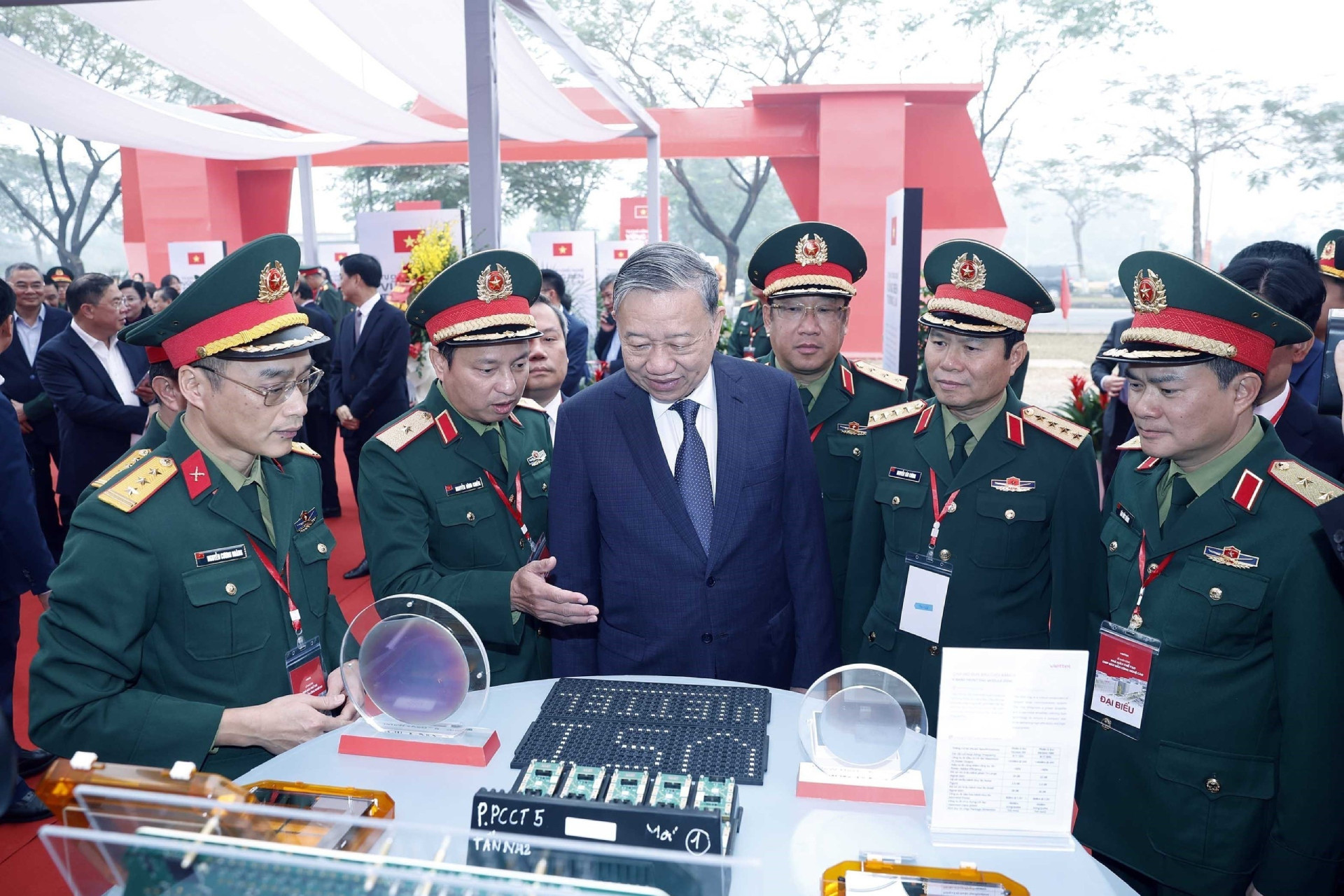 Politburo directs VN to master rare earth, semiconductor processing by 2030