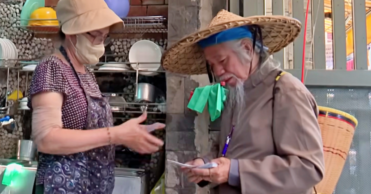 Vietnam lottery seller gives half his daily profit to people in need