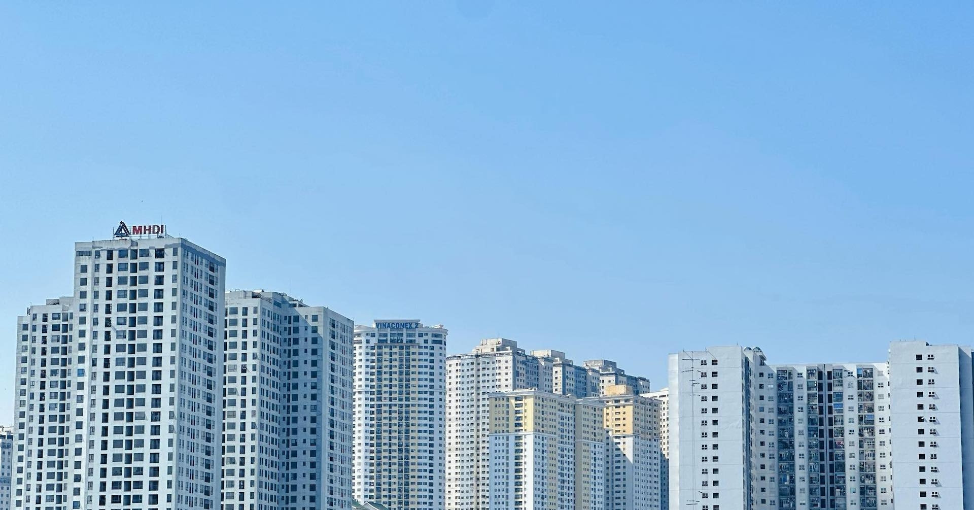 Hanoi's new apartment supply shifts to suburbs as buyers grow hesitant