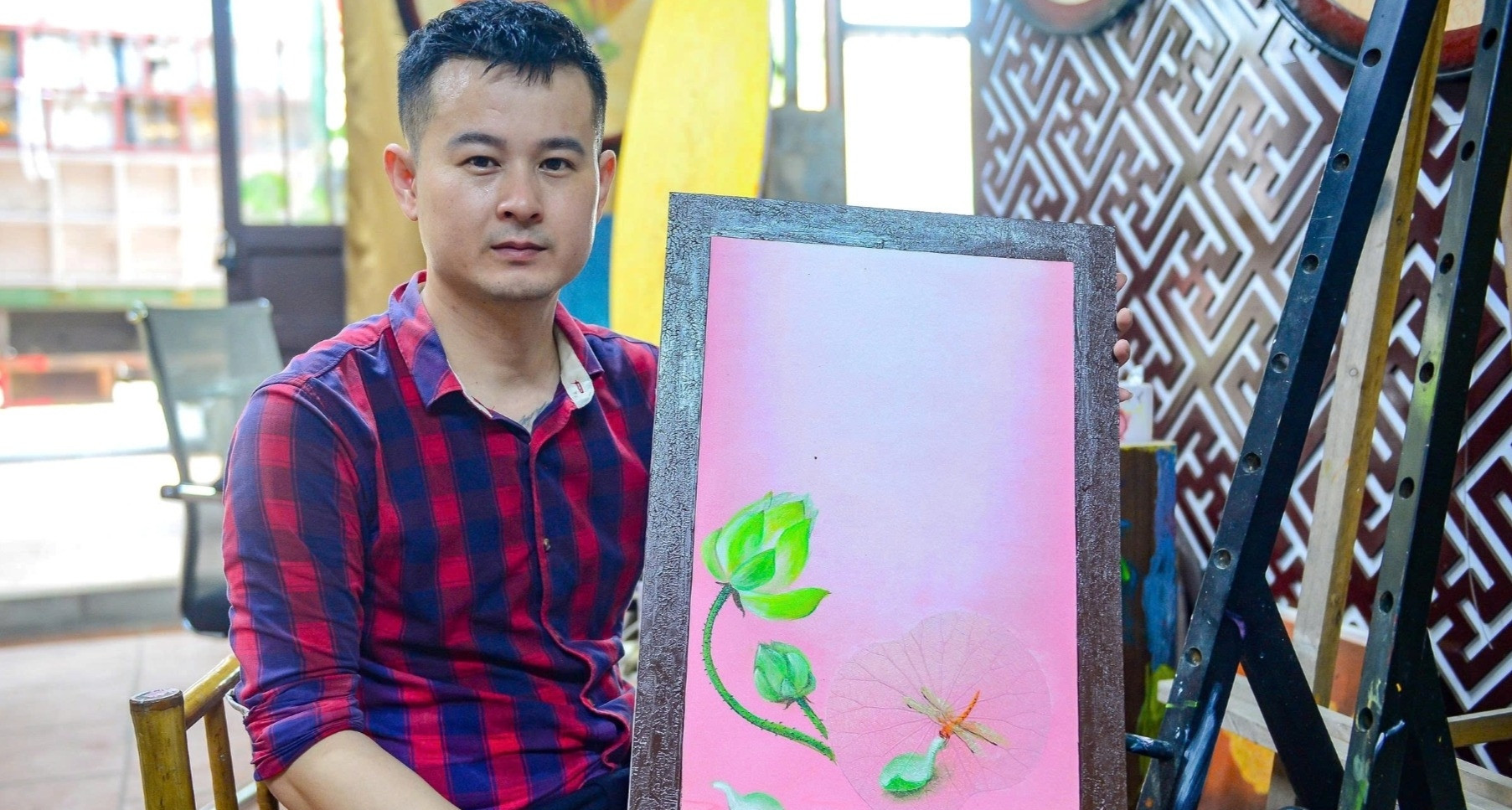 Thanh Hoa artist turns fragile lotus leaves into lasting works of art
