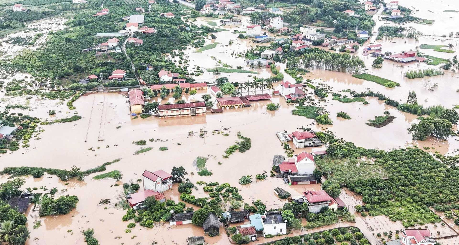 Severe flooding cuts off communities in Bac Ninh and Hai Phong