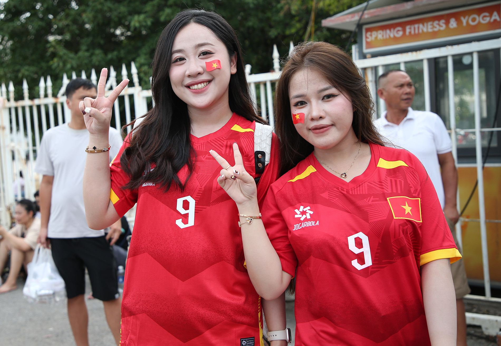 football fans2.jpg