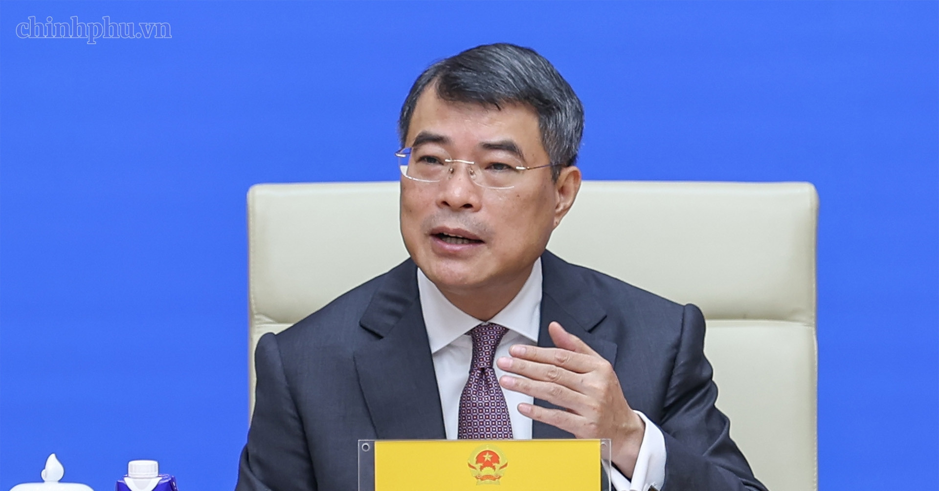 PM calls for Chinese investment in AI, semiconductors and railways