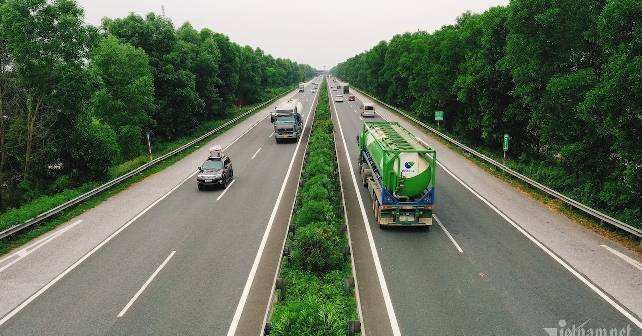 Vietnam fines first drivers over highway safety gaps as rule sparks debate