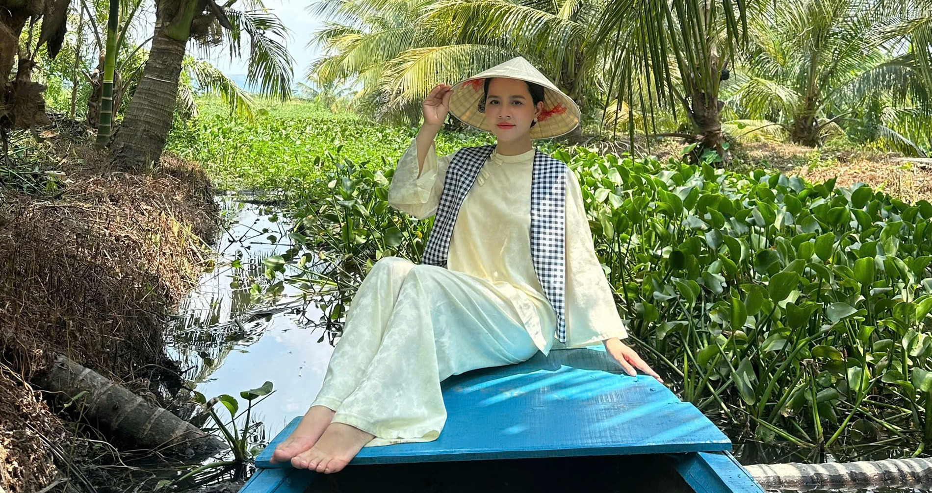 Near Hanoi, visitors paddle through a ‘mini Mekong Delta’