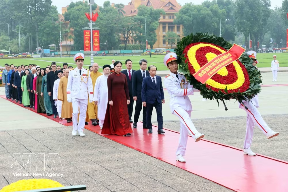 vnanet-potal-lanh-dao-dang-nha-nuoc-vieng-chu-tich-ho-chi-minh-nhan-dip-81-nam-quoc-khanh-8988477.jpg