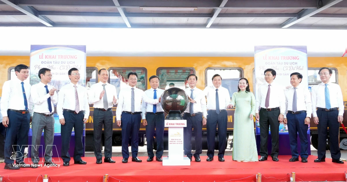 Tourist train linking Phong Nha and Hue heritage sites launched
