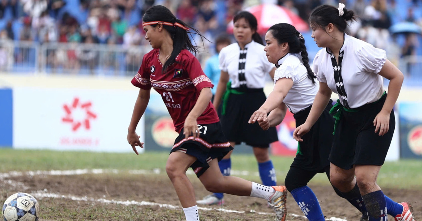 Vietnam’s ethnic women turn football tournament into cultural festival