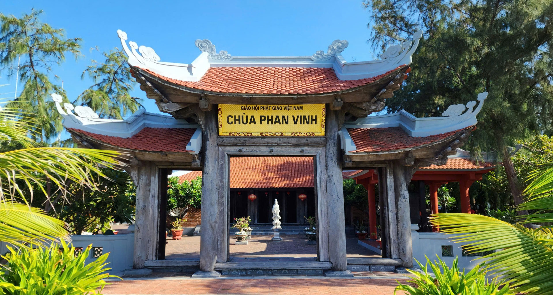 A pagoda in Truong Sa bearing the name of a naval hero