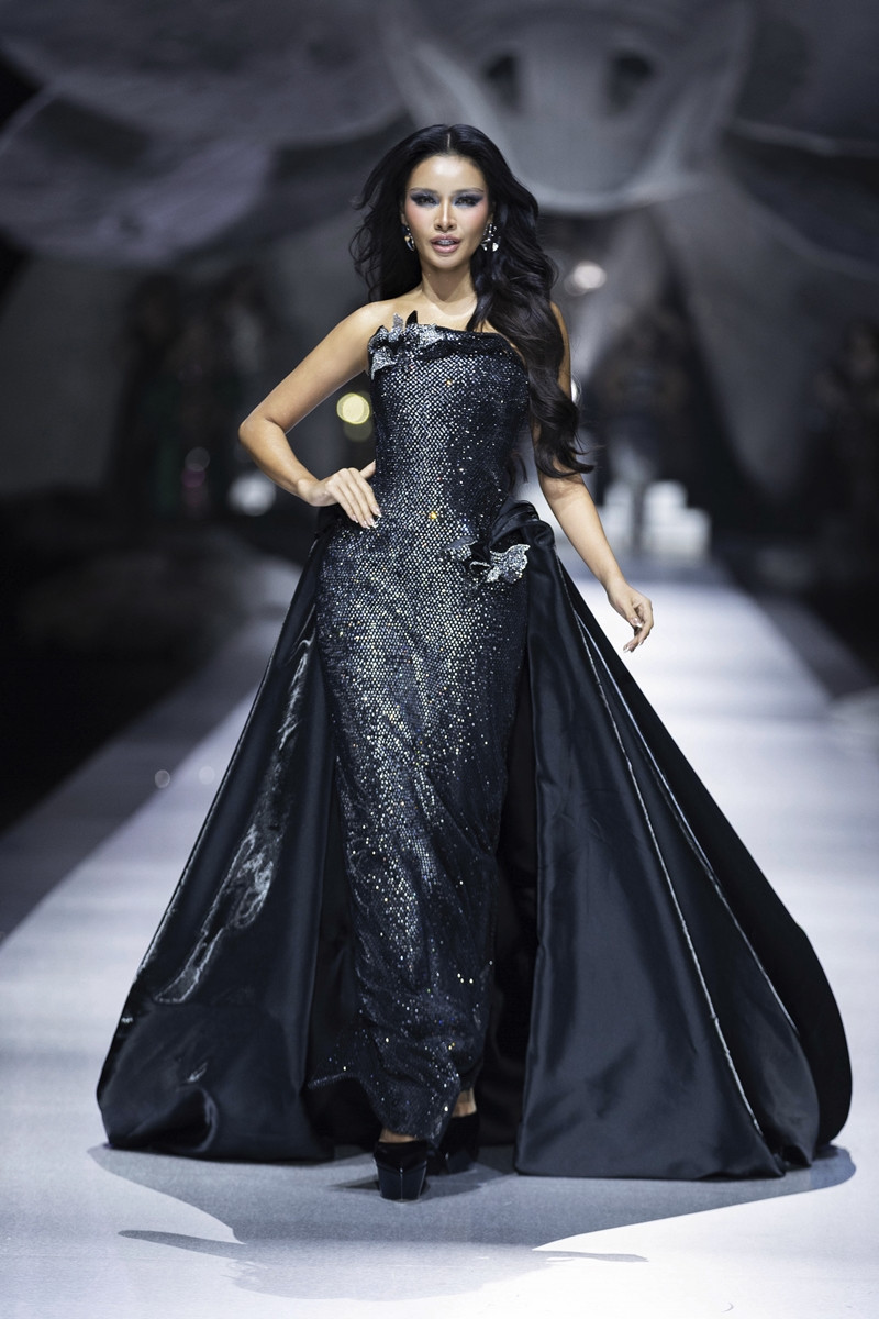 https://static-images.vnncdn.net/vps_images_publish/000001/000003/2026/8/3/fashion-show-007-1063.jpg