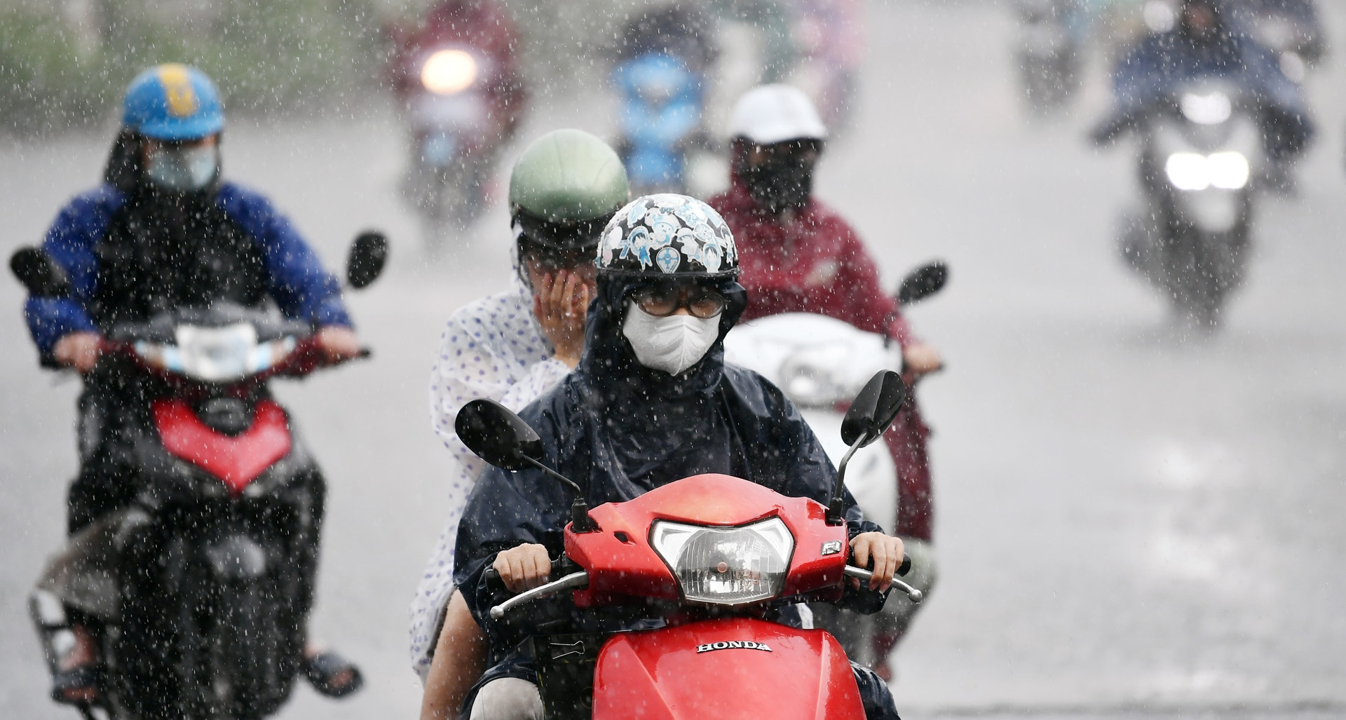 Heavy rain hits Hanoi as new storm may form in East Sea