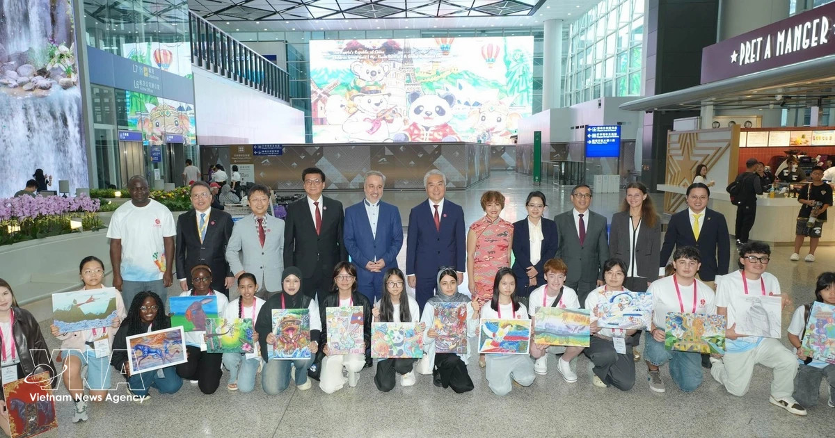 Vietnamese children win top prizes at international art contest in Hong Kong