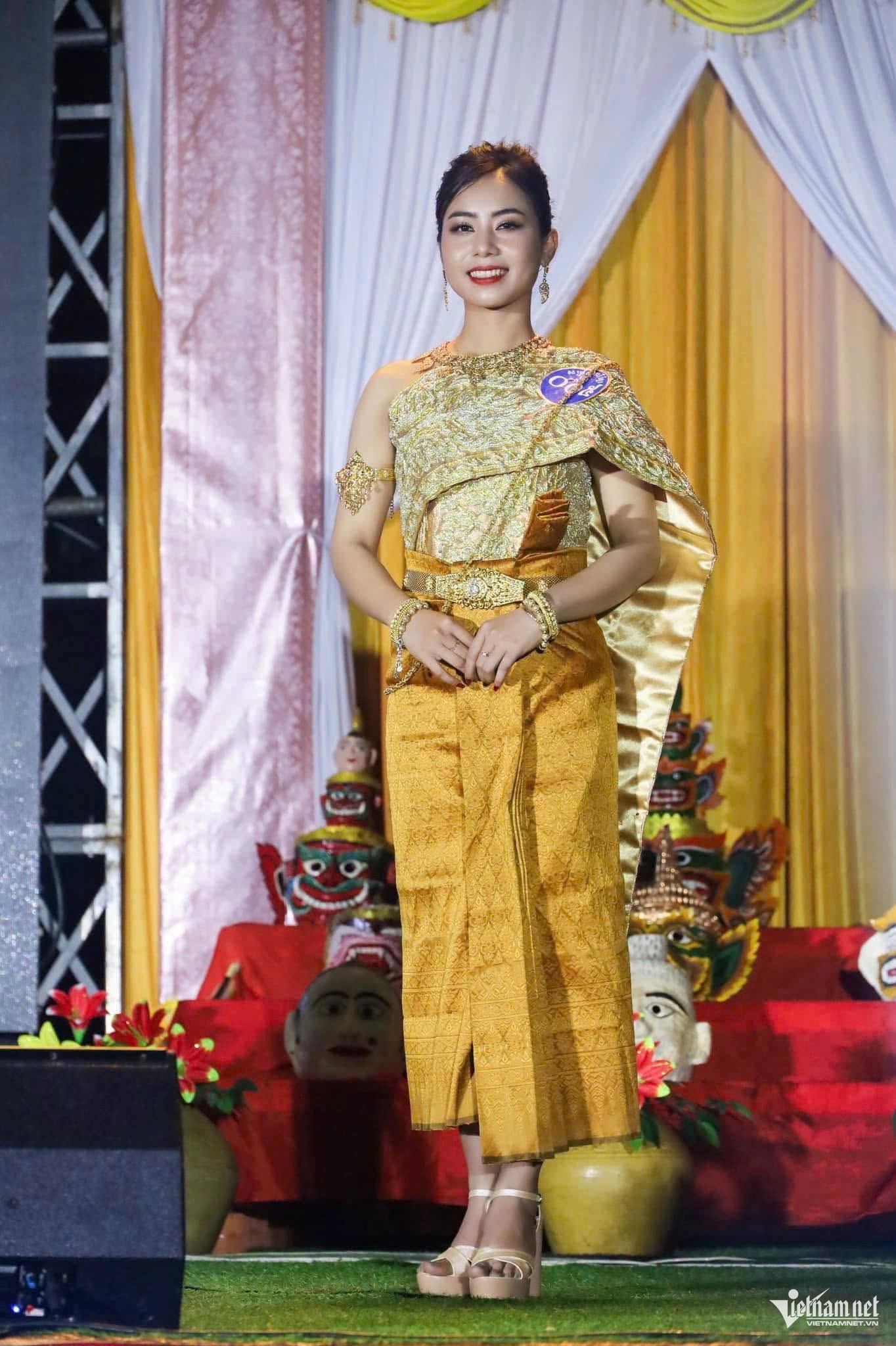 co gai Khmer.jpg