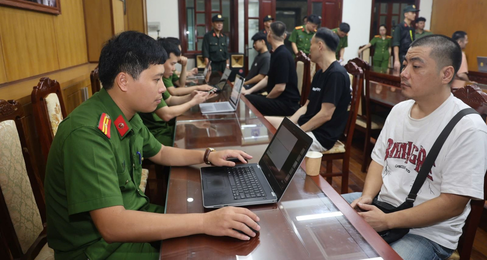 Eight Interpol red notice fugitives extradited from Vietnam to South Korea