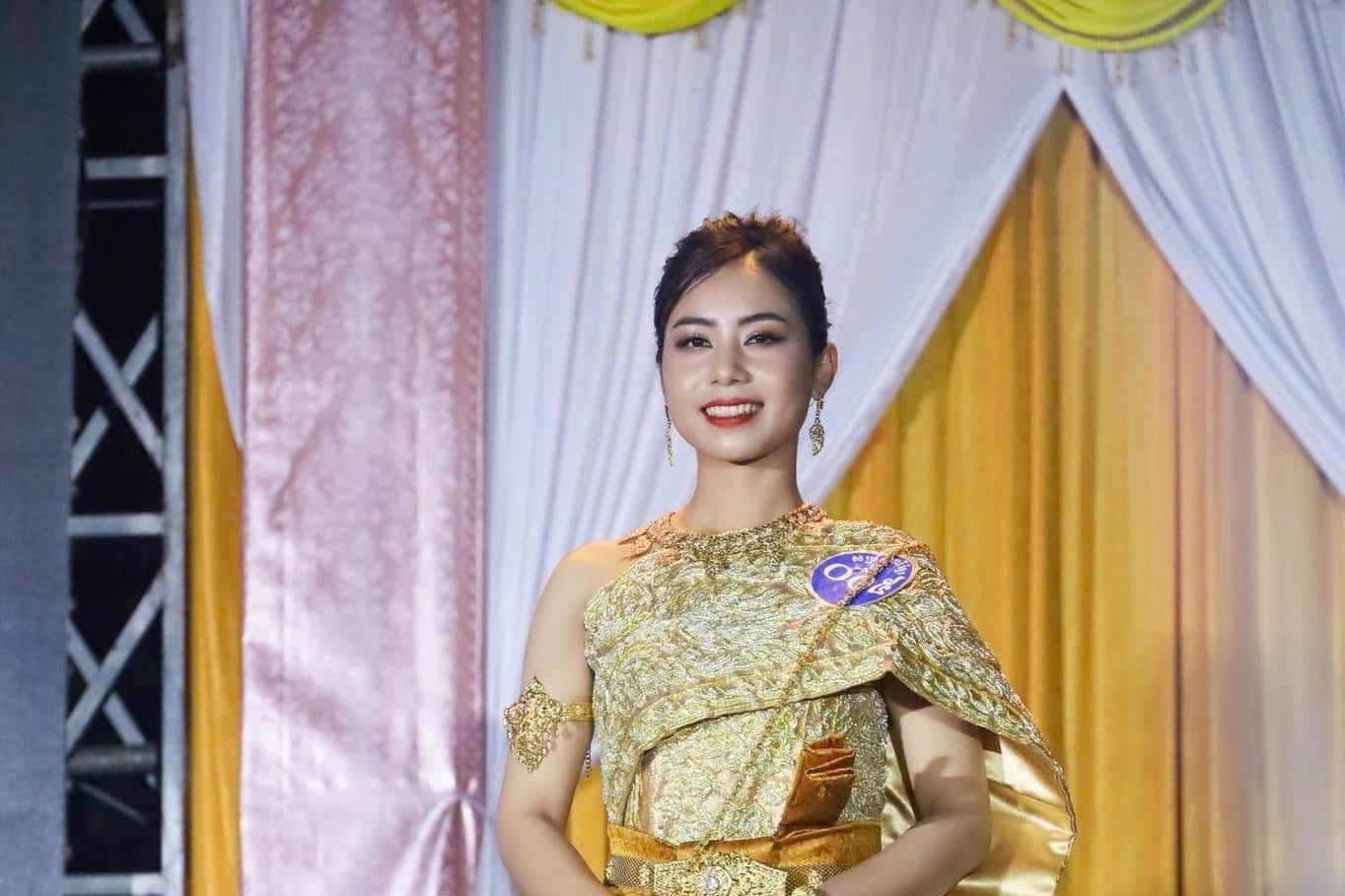 Khmer woman preserves traditional costumes, extends homeland's dance customs