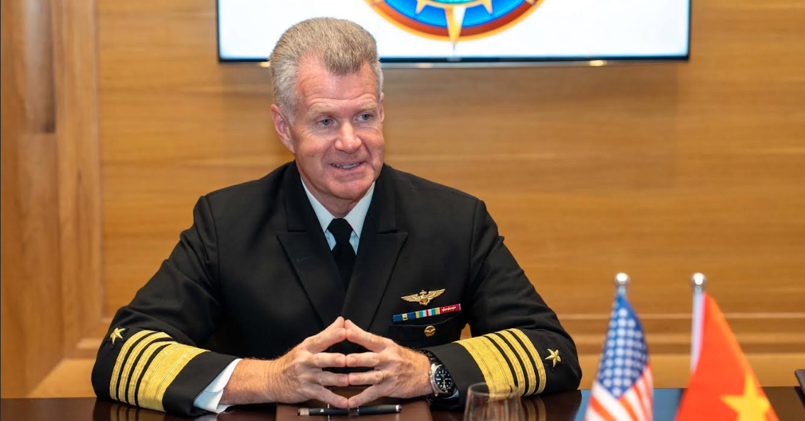 US admiral praises Vietnam's role in upholding law in the East Sea
