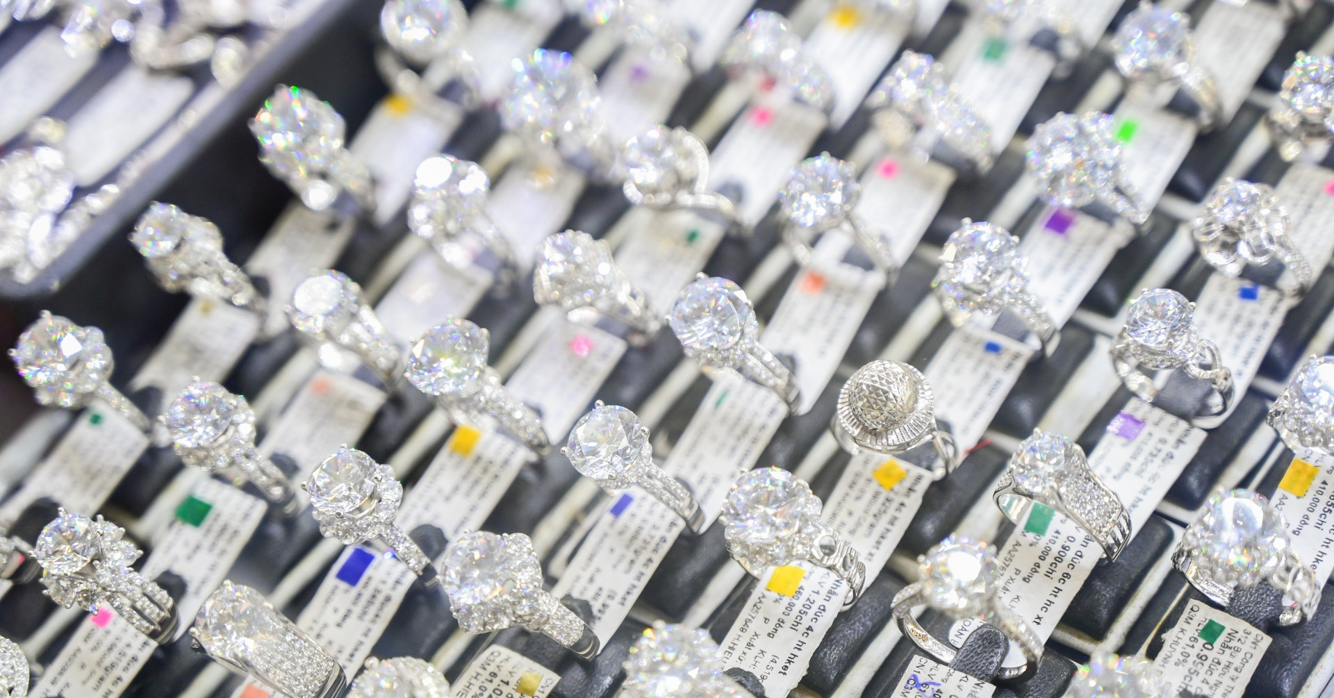 Vietnam lawmakers propose tighter controls on diamond trade