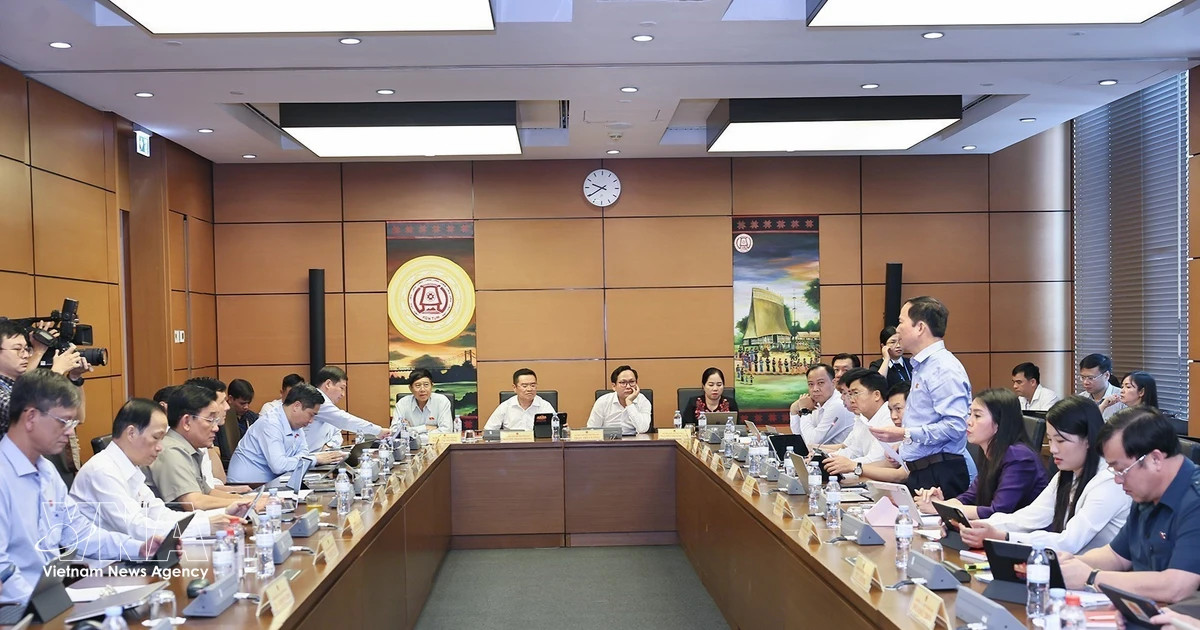 Lawmakers mull over various bills in group debates