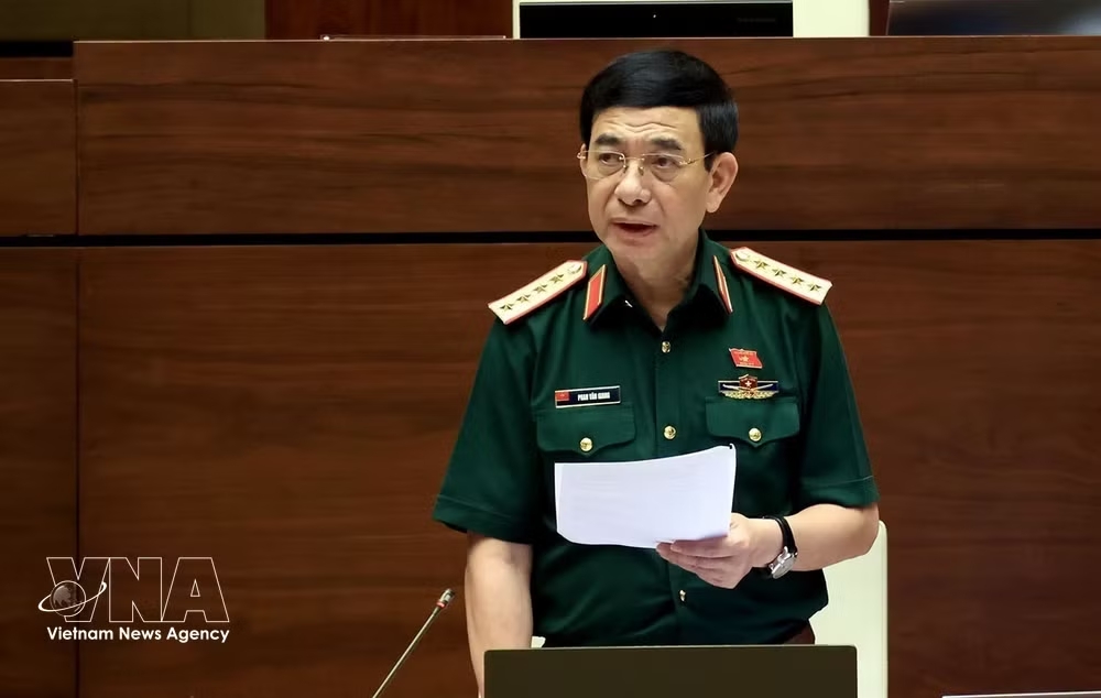Deputy Prime Minister and Minister of National Defence Gen. Phan Van Giang clarifies some issues raised by National Assembly deputies. (Photo: VNA)
