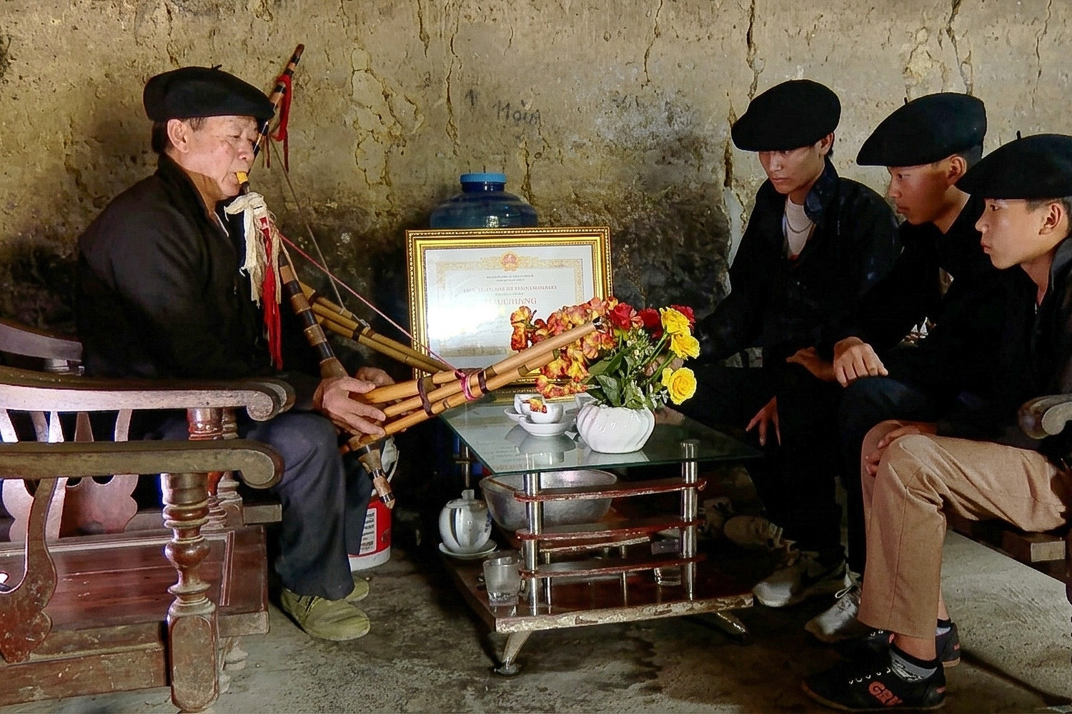 The Hmong craftsman whose khen echoes through the mountains