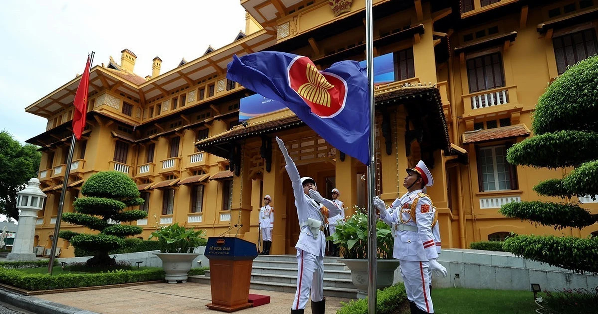Vietnam to remain active player in shaping ASEAN’s future: minister