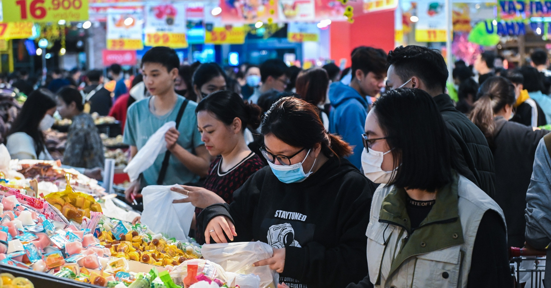 Vietnam sees more businesses, but resilience remains weak