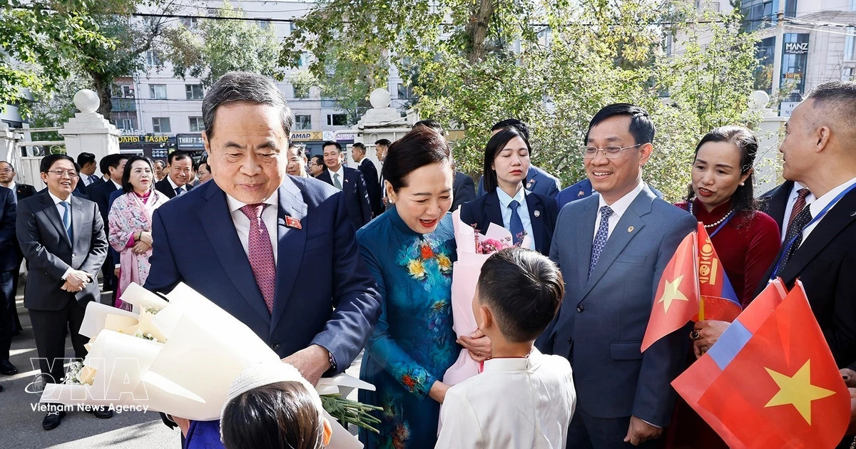 NA President meets Vietnamese community members in Mongolia