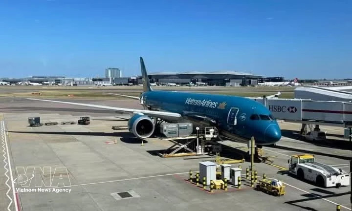 Vietnam Airlines adjusts London-HCMC flights over air traffic control issue